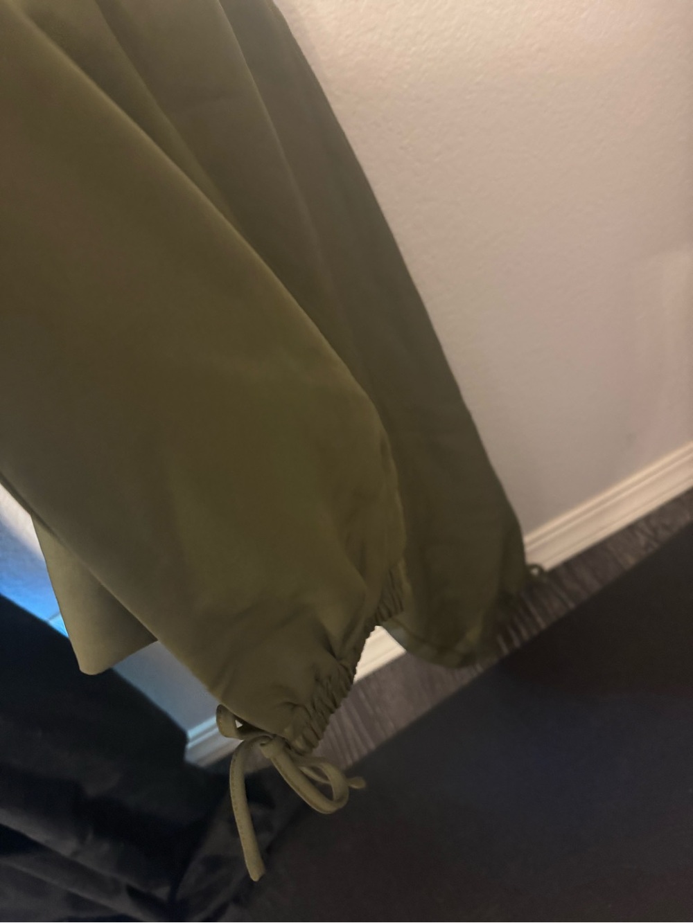 Missguided + Olive Green Pleated High-Waist Chinos - Picture 3 of 4